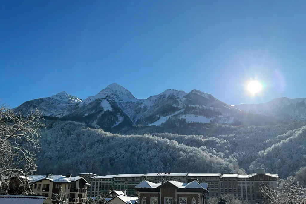 Апартаменты вид на горы с бассейном