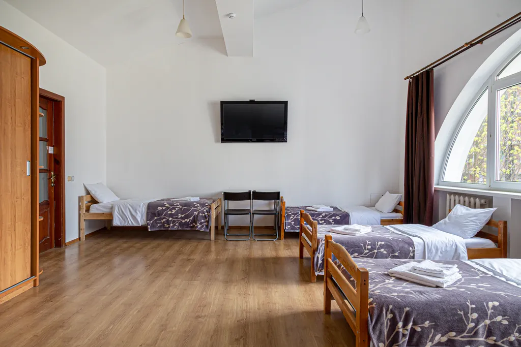 Семейный номер с общей ванной комнатой