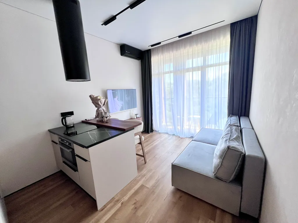 Уютная квартира в центре с балконом и видом на горы — аренда посуточно в Дагомыс