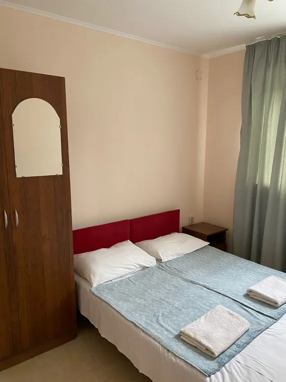 Первый этаж с отдельным входом в районе центрального рынка