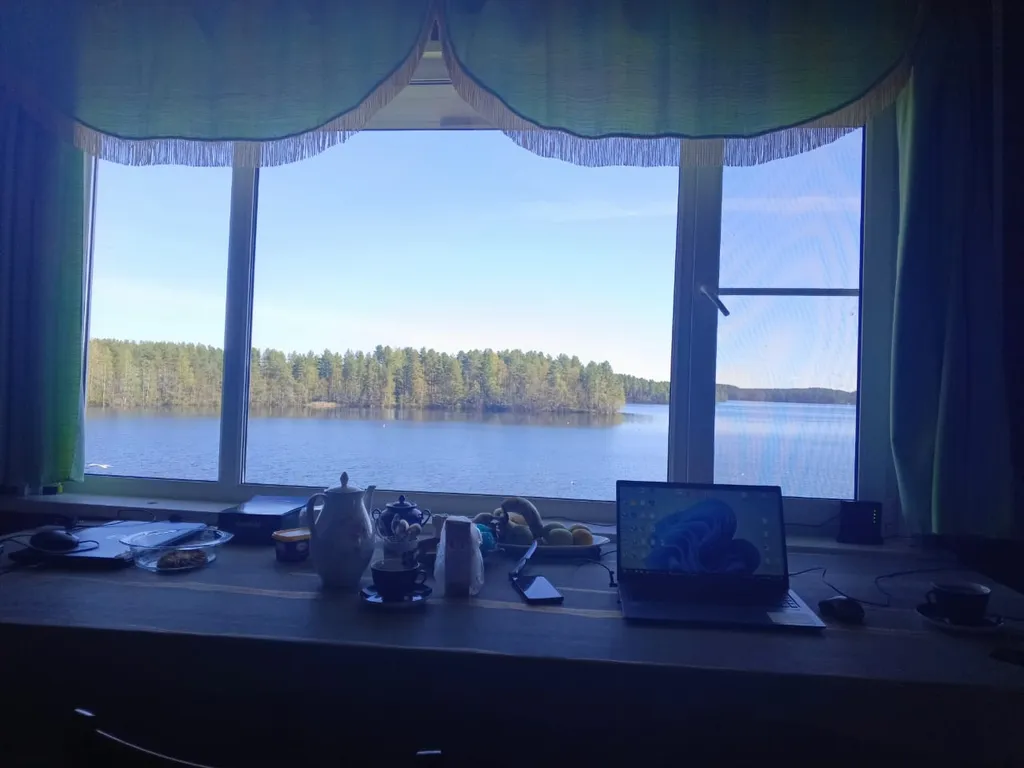 Дом на берегу озера