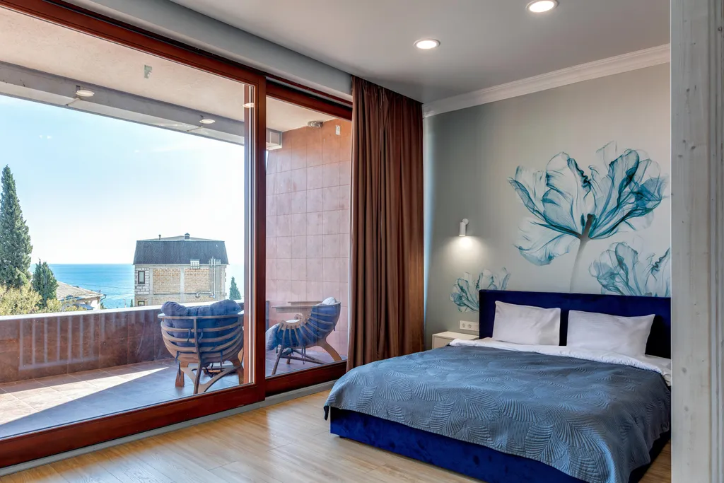 Студия с балконом