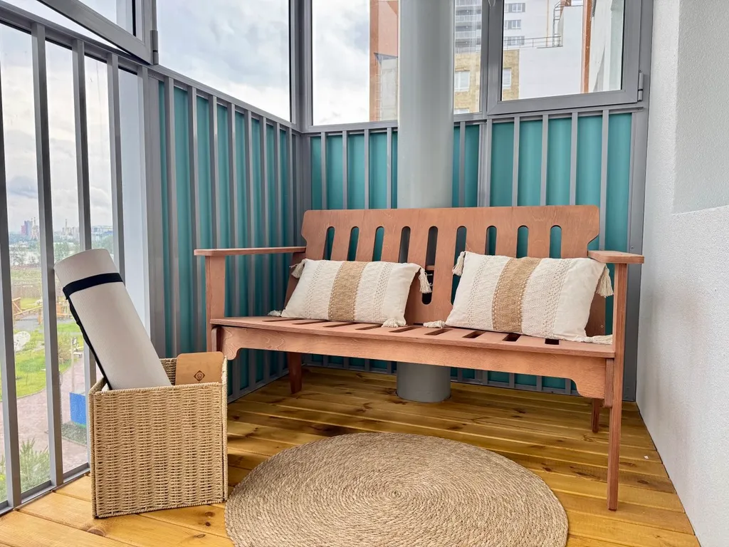 Студия бохо у набережной, с сауной, массажным креслом, проектором