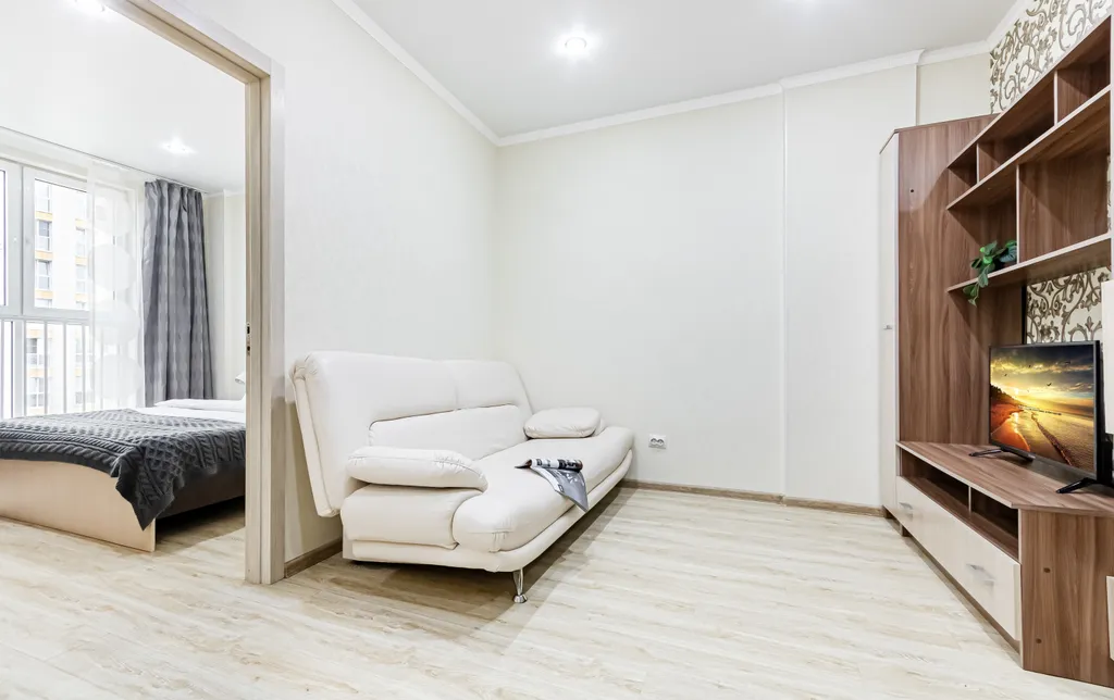 Квартира Квартира Светлая евродвушка в центре, 2 жк-телевизора, удобная кровать, 24/7 — Краснодар