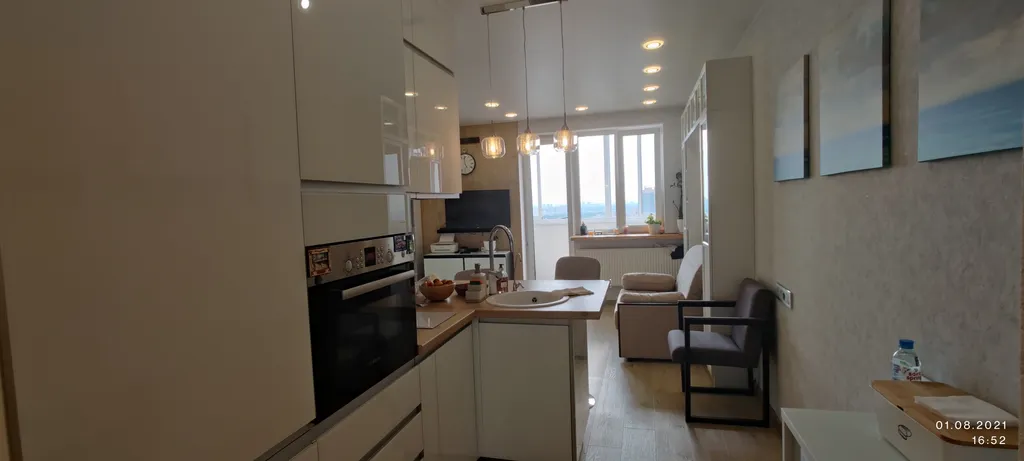 Студия у метро с видом на Москву