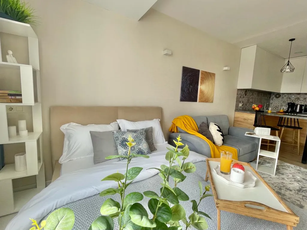 Квартира Студия День и Ночь с видом на горы — аренда посуточно в Алматы