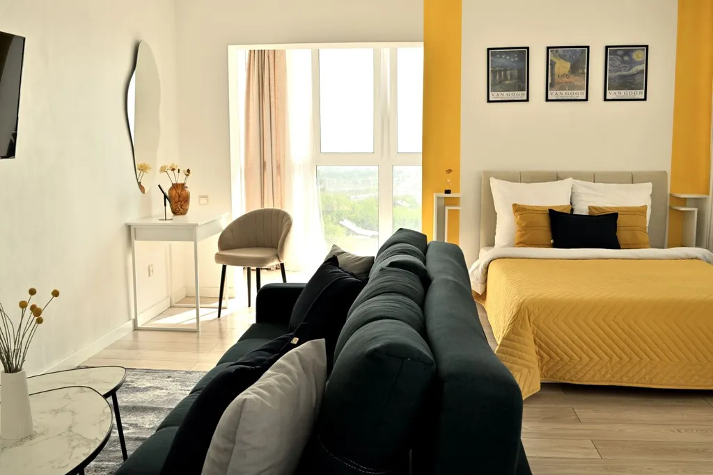 Уютная квартира-студия в центре города с красивым видом