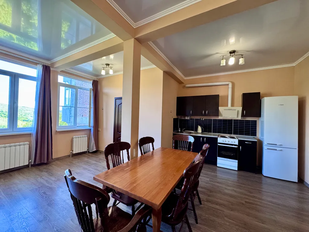 3-этажный дом с садом недалеко от моря