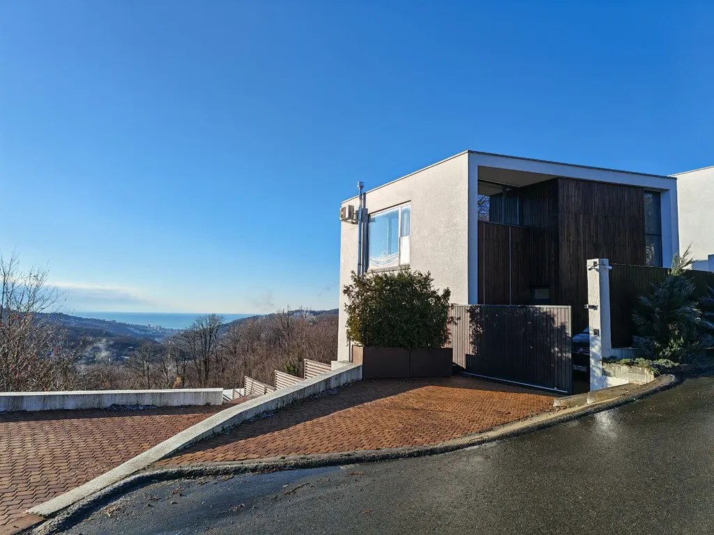 Роскошный 3-этажный дом с бассейном, видом на море и национальным парк