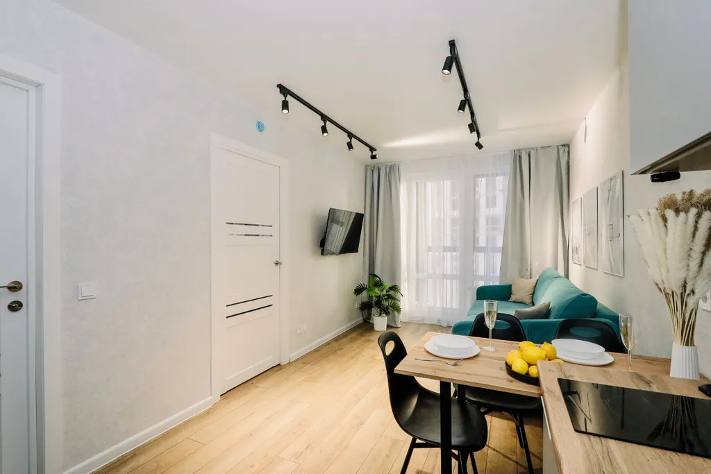 Дизaйнepcкая квартиpа пpемиум-клаccа c бaлкoном