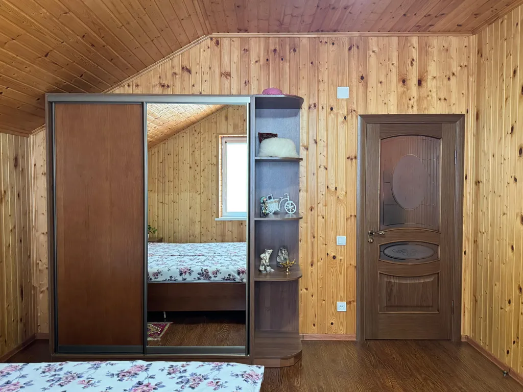 Двухэтажный уютный коттедж на берегу моря с садом