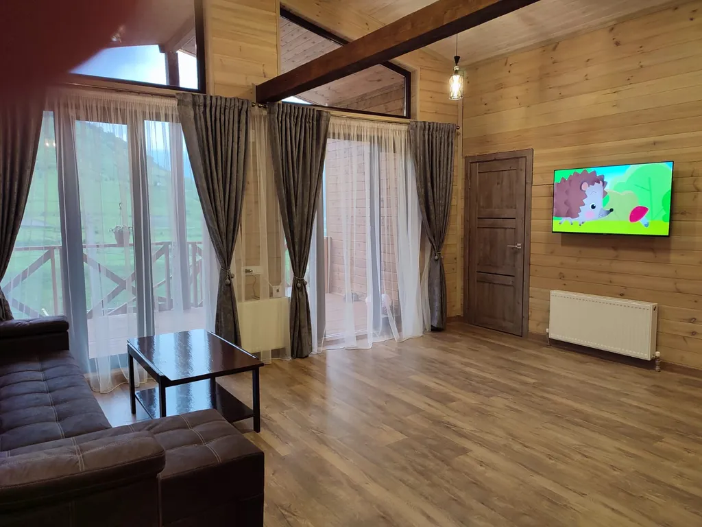 Уютный новый дом с прекрасным видом на горы