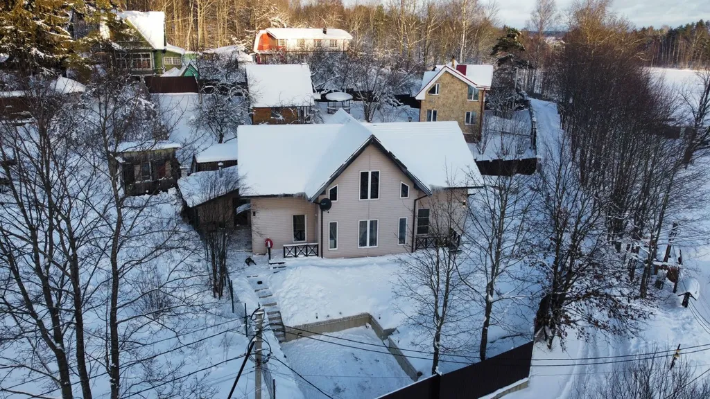 Коттедж с дровяной баней на берегу озера