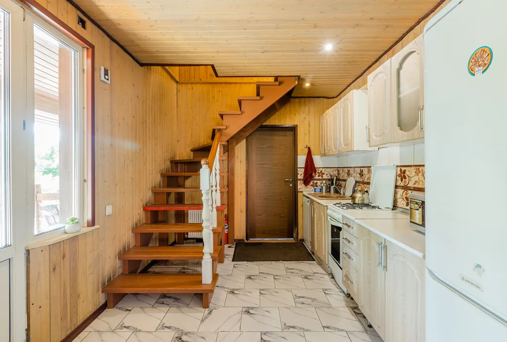 Коттедж с бассейном, баней и 5 спальнями