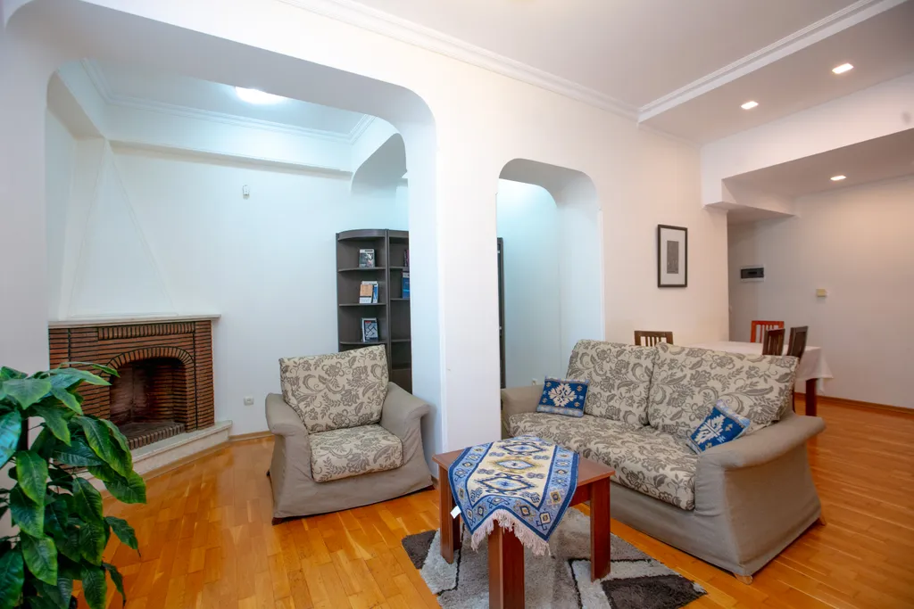 Уютные апартаменты Hatefi 2+1 в центре Старого города Баку