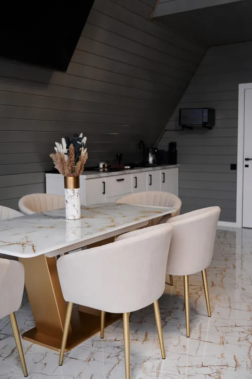 А-фрейм дом с теплым бассейном