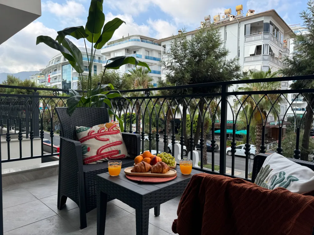 Elize апартамент, море и ритм города