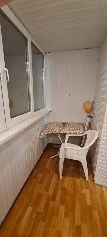 Уютная двухкомнатная квартира с видом на море вдали от шума