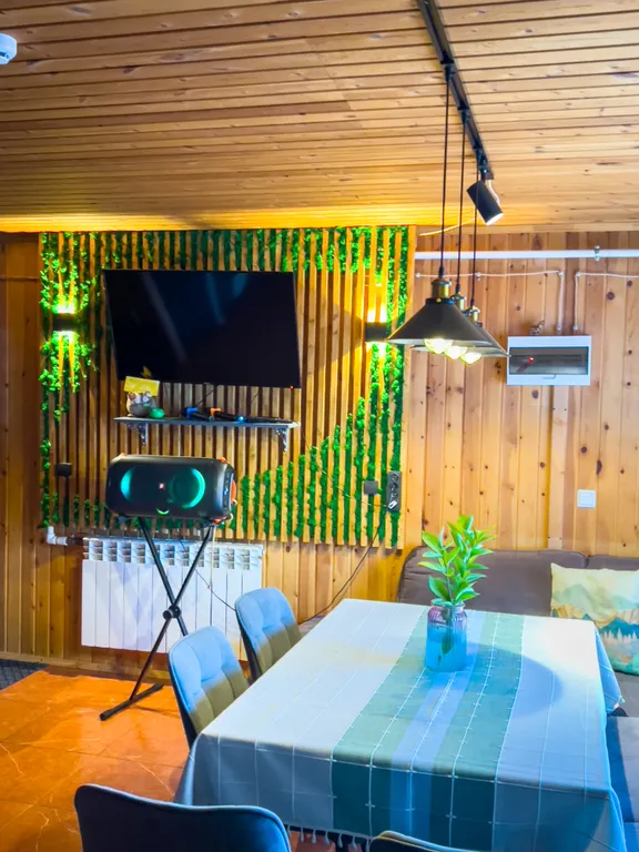 Двухэтажный дом+деревенская баня на дровах