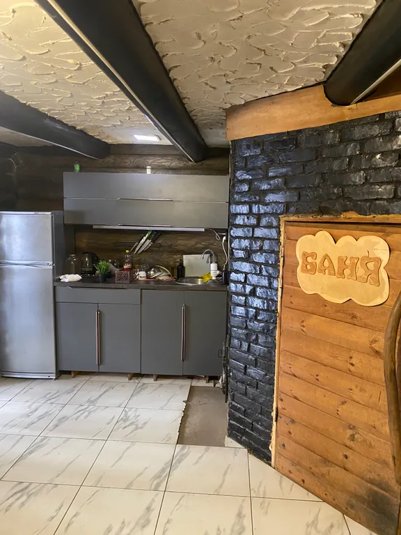 Деревенский дом с баней и террасой на берегу водоема