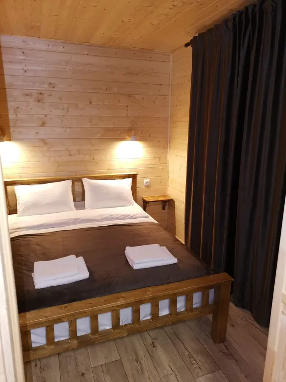 База отдыха «ЛейМар Архыз» предлагает проживание в уютных домиках