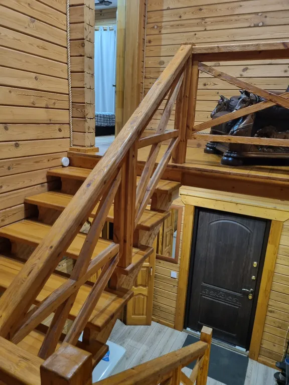 Уютный дом на берегу реки