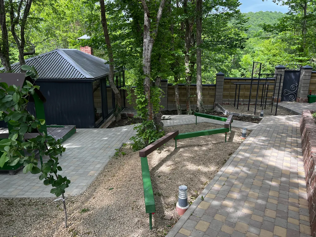 Домик в лесу у моря с верандой