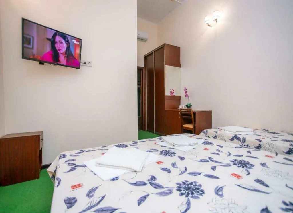 Номер на первой линии у моря для трех гостей