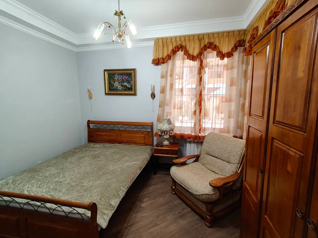 Частный дом с беседкой