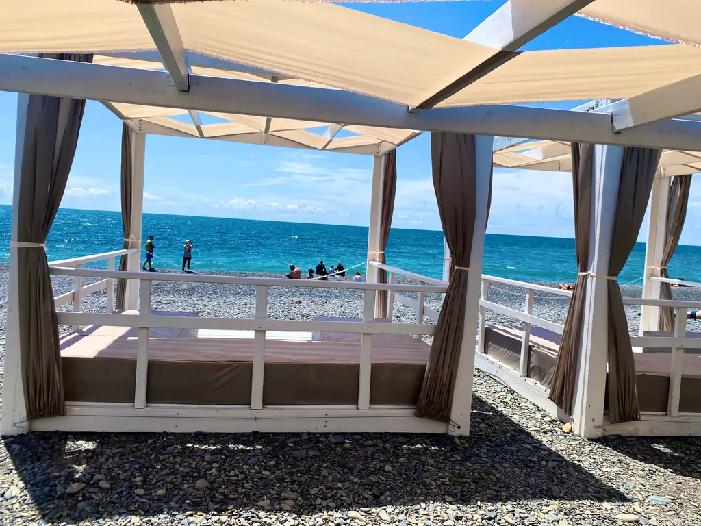 Студия с бассейном у моря