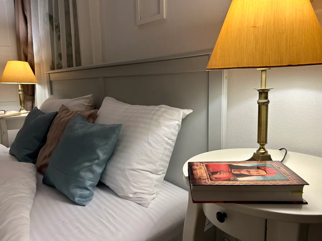 Встречайте рассветы в дизайнерской квартире с видом на Останкино.