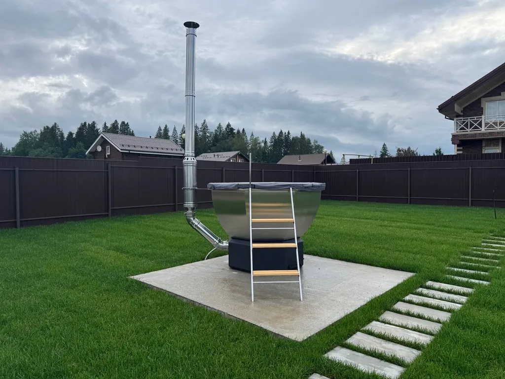 Дом у озера с чаном