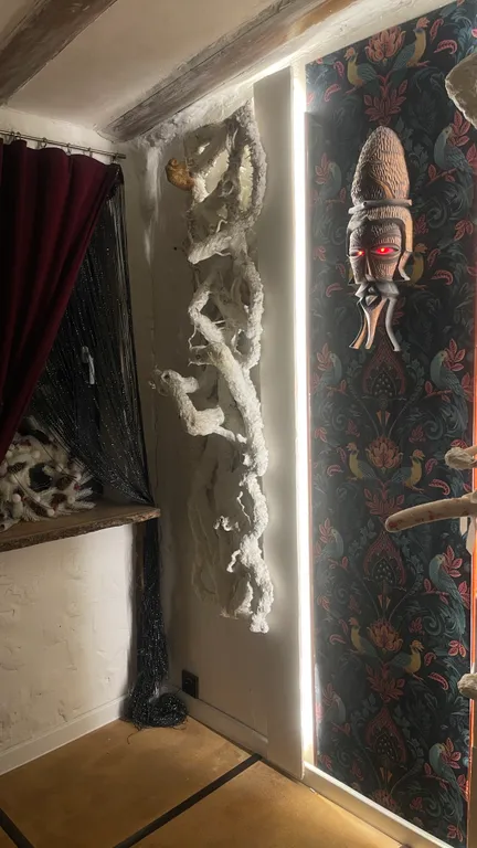 Арт-баня дюпло возле реки в окружении реликтового леса