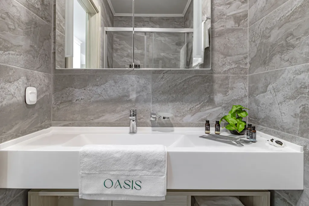 YES Апарт-Отель  King-Size кровать кухня вид на Ботанический сад