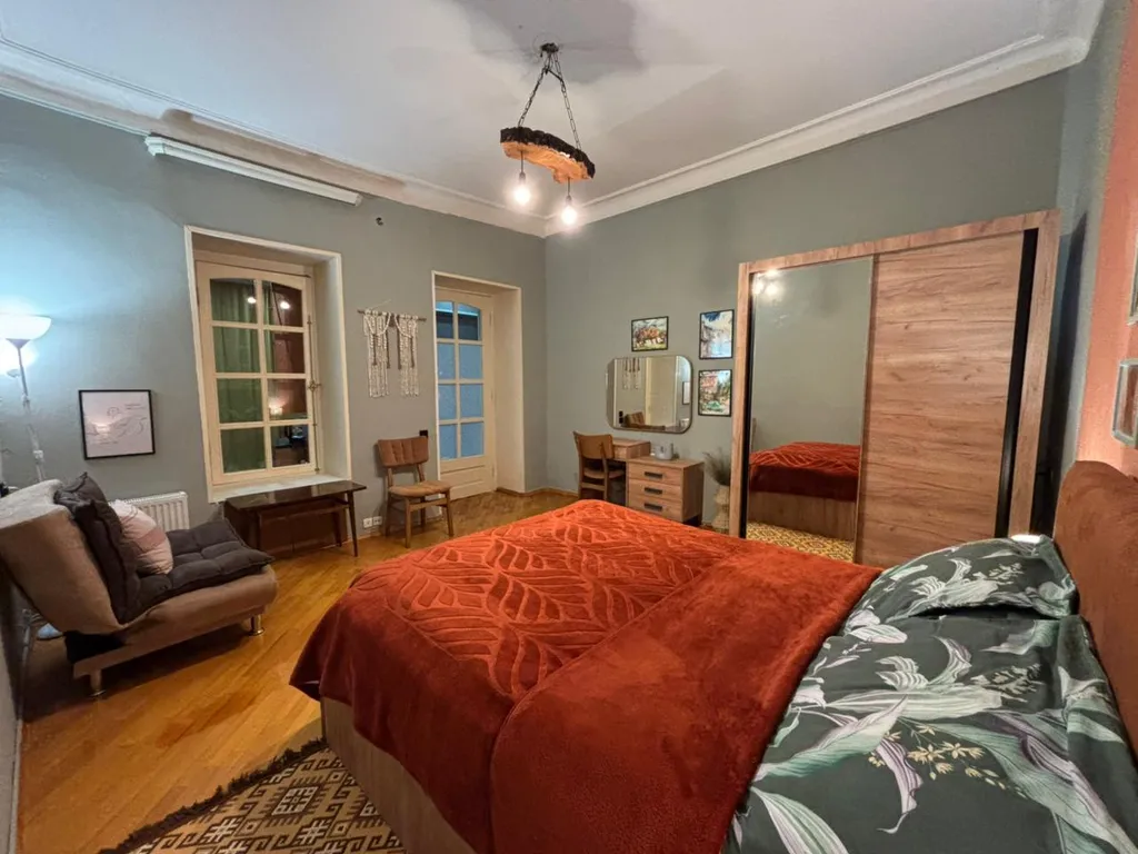 Винтажная квартира с камином в центральном районе Тбилиси, Чугурети