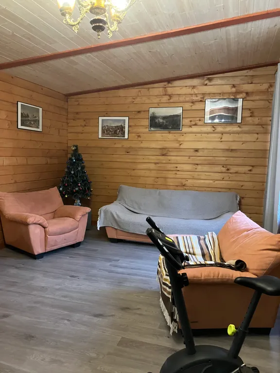 Уютный дом в деревне рядом с рекой Ока