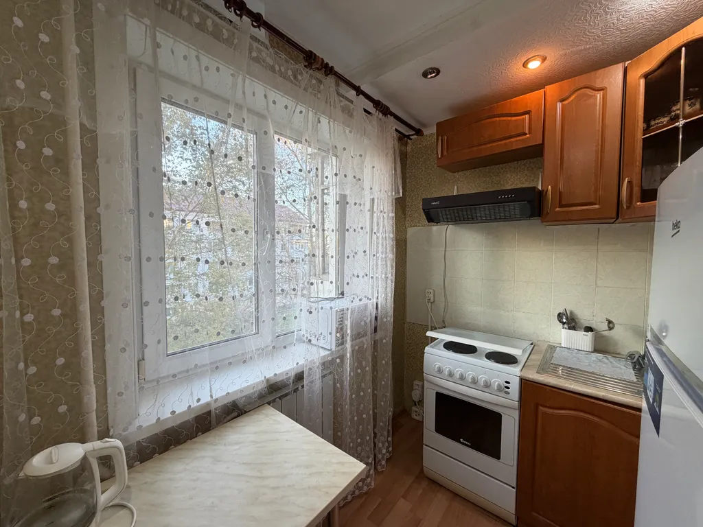 У площади Победы