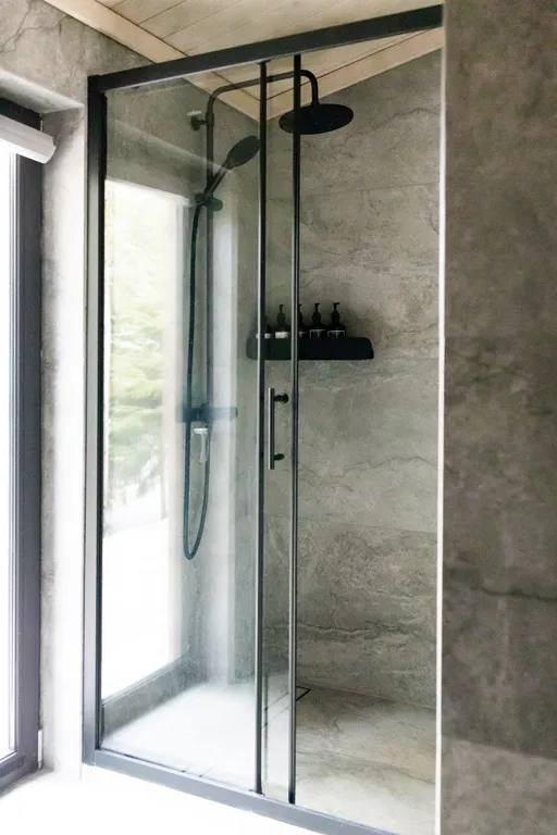 Коттедж Экcклюзивный дом с гopячим чaнoм в сосновом лесу — Семеновское