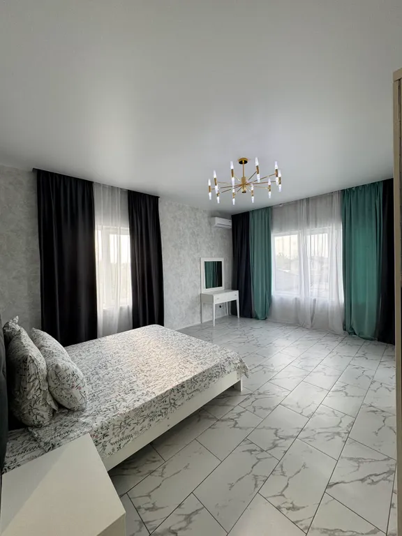 Коттедж Просторный тёплый дом с верандой и гриль столом — Елизаветинская