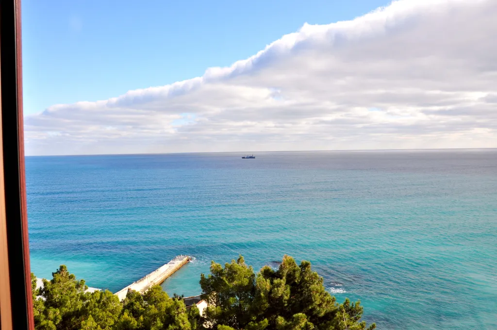 Супервидовая-квартира в Ливадии рядом с морем