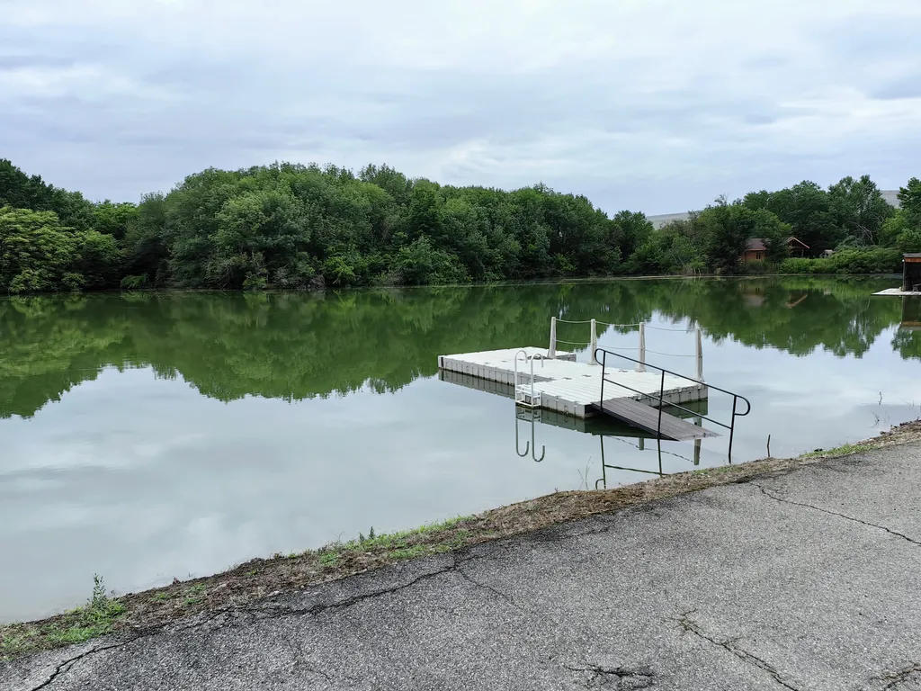 Дом на берегу озера