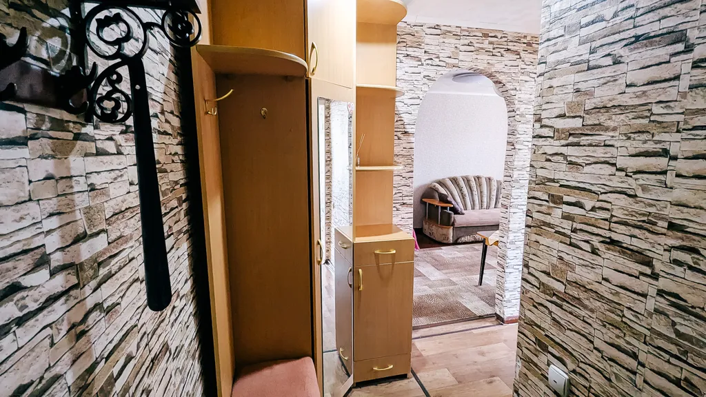 Двухкомнатная квартира в самом центре, рядом с площадью и Ледовой ареной