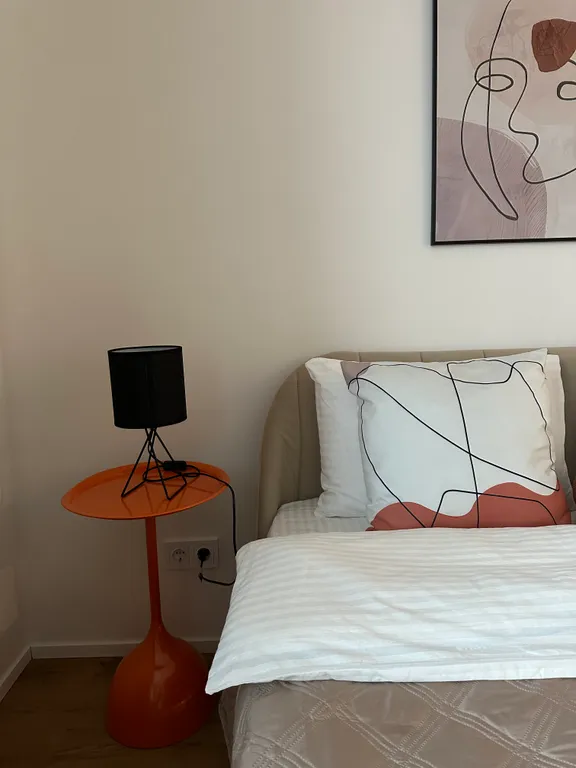 Светлая студия с панорамой центра