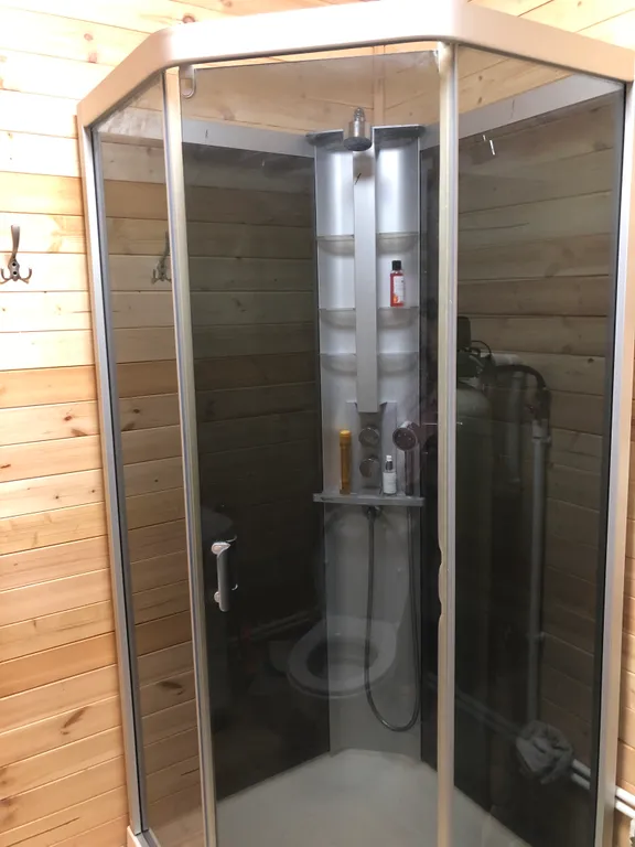 Уютный деревянный дом в тихой деревне