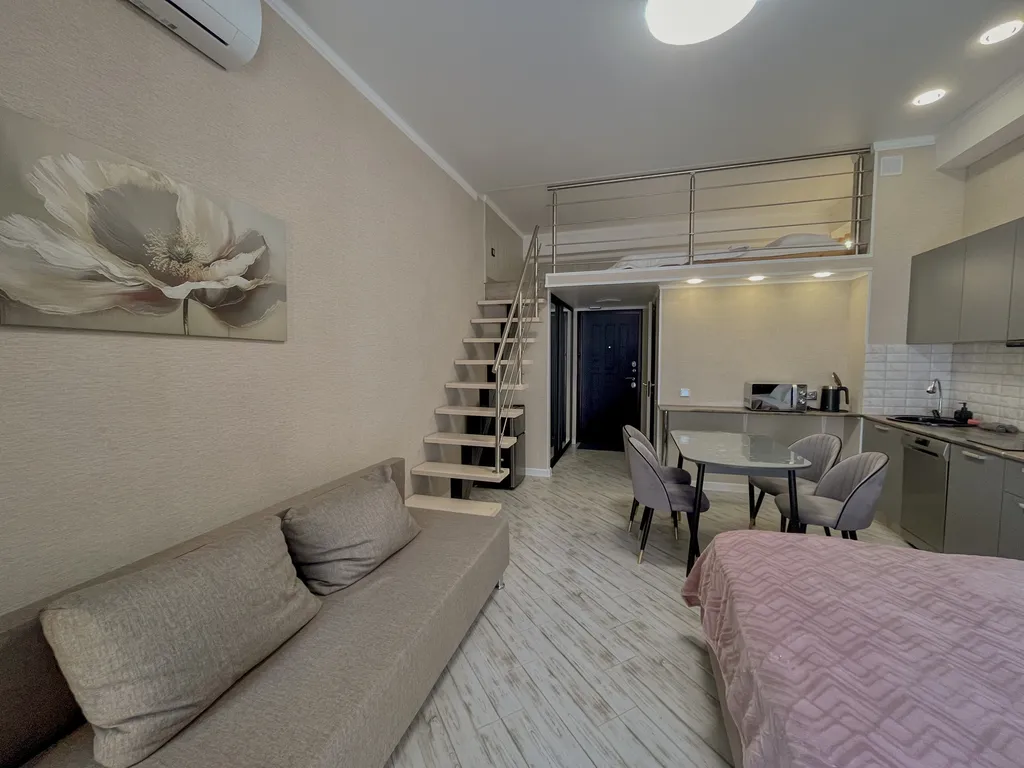 Квартира Квартира Двухуровневая студия в ЖК «Грин Сейл Парк» — Сириус