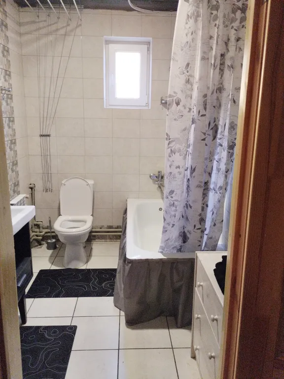 Комфортный домик с парковкой во дворе и террасой на въезде в Брест