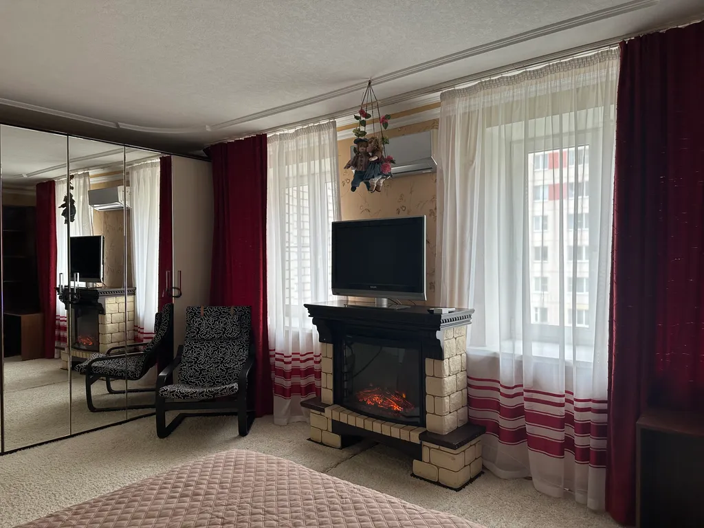 Уютная двухкомнатная квартира с камином на Завелечье