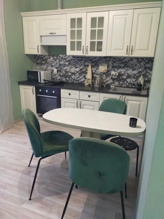 Просторная квартира с видом на пруд, с кондиционером