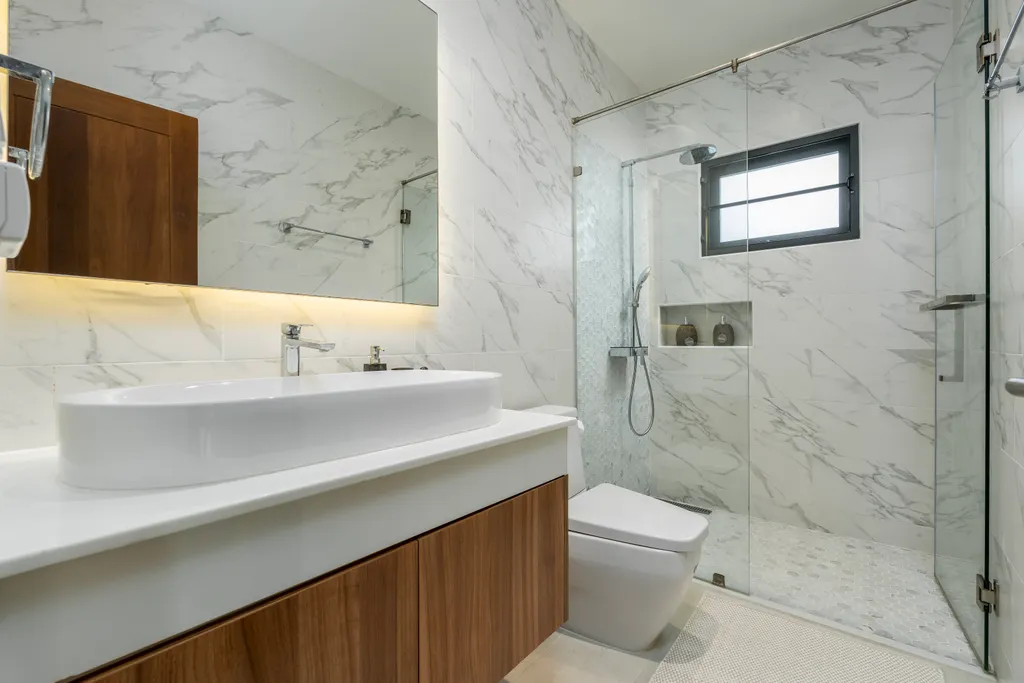 Новая вилла с бассейном, террасой и барбекю зоной, рядом с Боат авеню