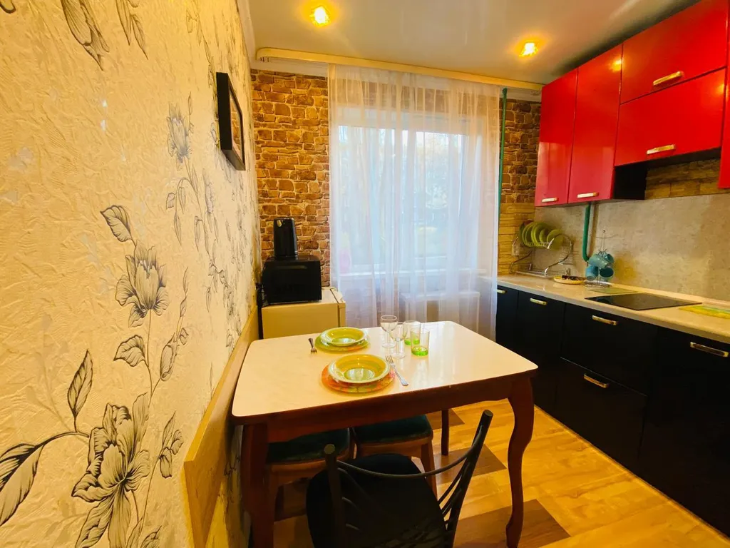 2-х комнатная квартира на пр. Кирова у ТРК Мурсанск-Молл